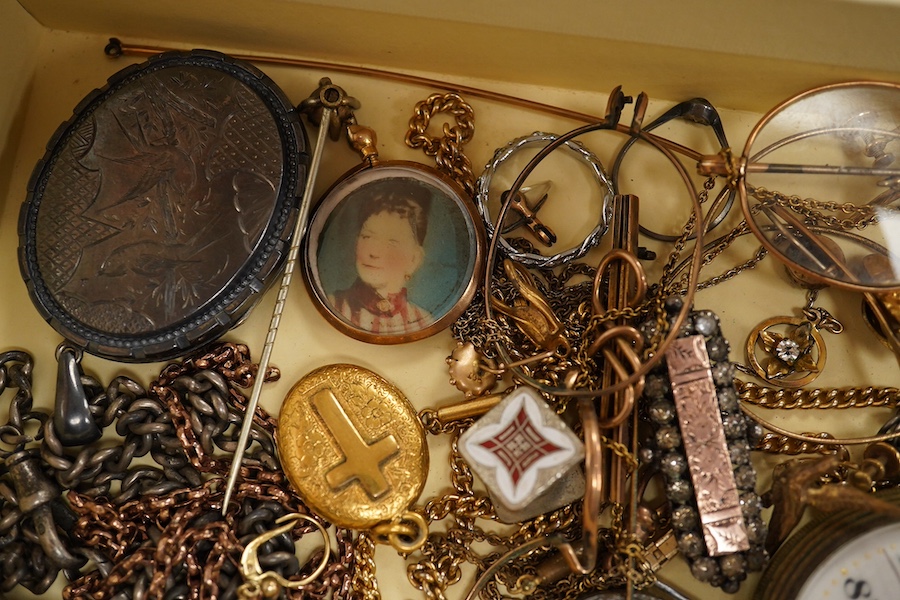 A collection of mixed costume and other jewellery, including a 9ct bar brooch, a 9ct cross pendant, a yellow metal oval locket, a Victorian white metal aesthetic locket, on a silver albert, a Swiss 935 fob watch, gentlem